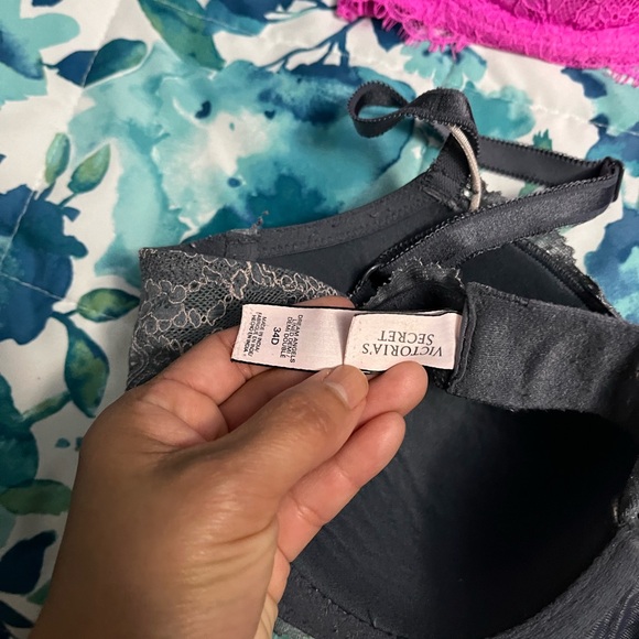 3 Victoria’s Secret Bras (34D) - Picture 2 of 4